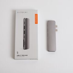 Satechi USB-C Pro ハブ スリム (スペースグレ...
