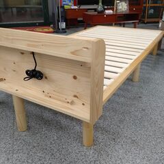「ジモティー見た」で5％OFF！【シングルベッド】シングルベッド コンセント2口付き すのこベッド フレームのみ :ナチュラルの画像