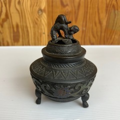 k0927621  鉄製 香炉 獅子 仏具 骨董 お香立て 香道具 オブジェ 置物 中国古美術 唐物 在銘 古美術 古龍装飾三足香炉 獅子摘 鉄製 中古 現状品の画像