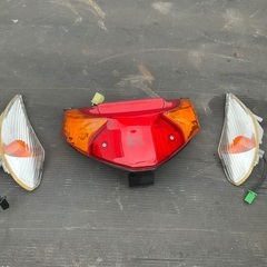🍎V125G  純正ウインカーとテールSET🍎売れました🙇‍♂️