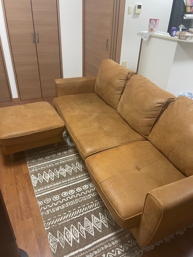 【値下げしました❗️】3人掛けソファー＋ラグ付き