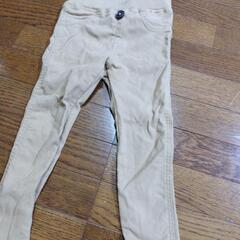 アカチャンホンポアウターとパンツの画像