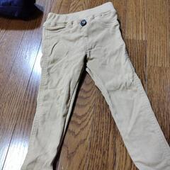 アカチャンホンポアウターとパンツの画像