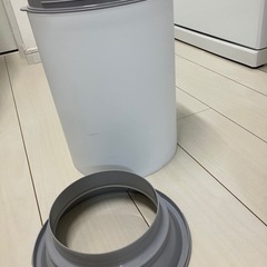 ピジョン　ステール　オムツゴミ箱の画像