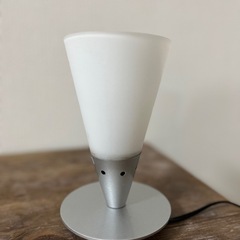 ベッドサイドランプ