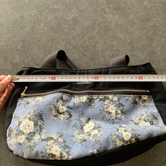 バッグ ポケットたくさんの画像