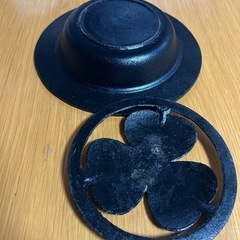葵の御紋　鋳物？鉄製？置物の画像