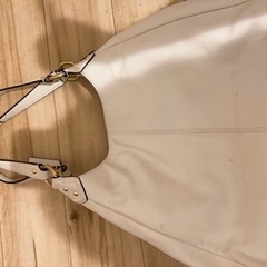 　格安⭐︎早い者勝ちCoach 上品な白のレザーバッグ　値下げ交渉NGの画像