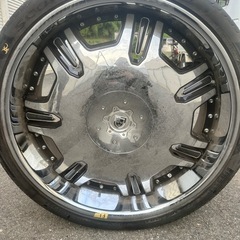 中古特大タイヤの画像