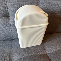 プラスチック製ゴミ箱　未使用