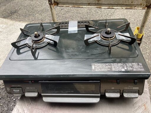 ☆中古￥8,800！【目玉商品】Rinnai　2口ガスコンロ　家電　2022年製　都市ガス　NTM67BKL型　【BI181】