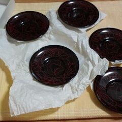 ◆【木製・漆器茶托】②　　※黒漆器に、暖色系の柄。の画像