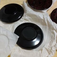 ◆【木製・漆器茶托】②　　※黒漆器に、暖色系の柄。の画像