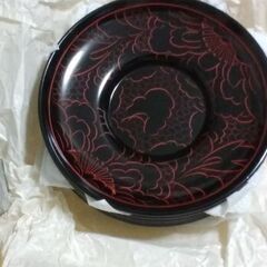 ◆【木製・漆器茶托】②　　※黒漆器に、暖色系の柄。の画像