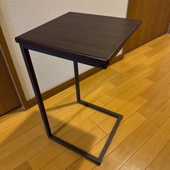 サイドテーブル