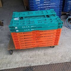 ☆中古￥4,000！業務用折りたたみコンテナー9枚　オレンジ　ラ...