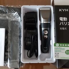 電動バリカン　KYH ヘアカッター HTQ 散髪用 usb充電式　水洗い可 取説　収納バック　散髪用ケープ付きの画像