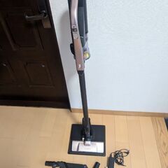 取引中【バッテリー新品以上？】HITACHI コードレス掃除機　...