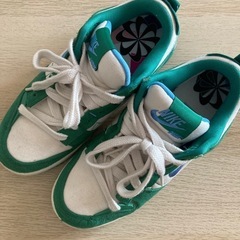 美品NIKEスニーカー