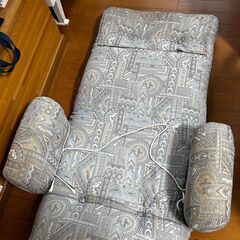 座椅子　２つの画像