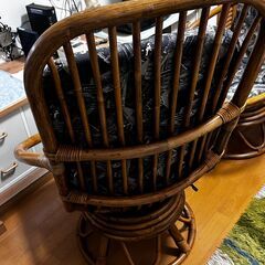 籐の回転椅子　チェア　３つの画像