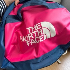 ノースフェイスダッフルバックの画像