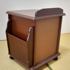 ナイトテーブル　引出しの画像