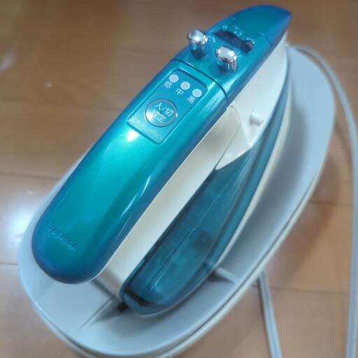 コードレススチームアイロン　TOSHIBA powerful LACOO
