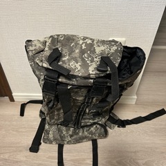 【またまた値下げ】【新品未使用】迷彩ミリタリーリュック　グレー　約70cmの画像
