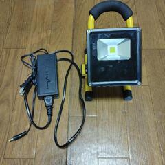 スリム10W充電式投光器