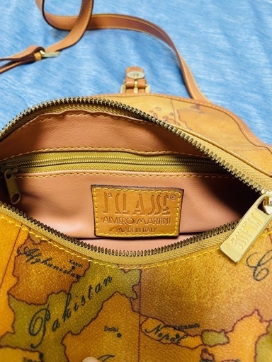 ALVIERO MARTINI 地図柄ショルダーバッグ