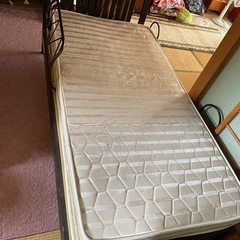 シングルベッド
