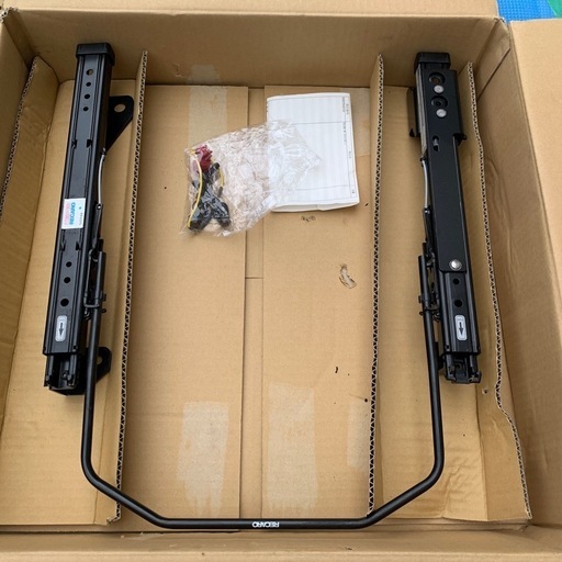 R56MINIレカロシートレール