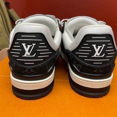 【新品】LOUIS VUITTON ルイヴィトン スニーカー
の画像