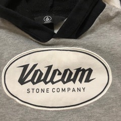 【中古】VOLCOM キッズパーカー 3Tの画像