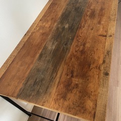 ダイニングテーブルの画像