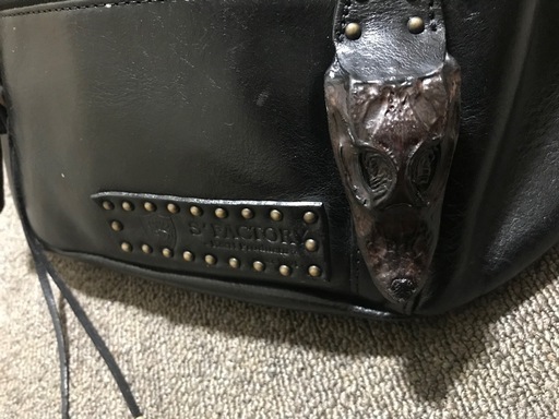 エスファクトリー　ボディバッグ
