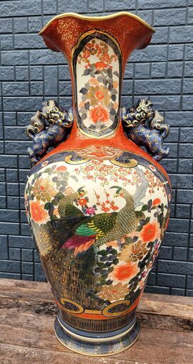伊万里の大きな花瓶！豪華な雰囲気です！壷？