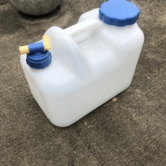 水　ポリタンク
