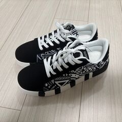 新品未使用お洒落スニーカー無料です