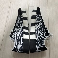 新品未使用お洒落スニーカー無料ですの画像