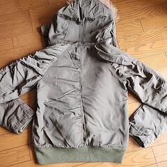 フード付きジャンパーの画像