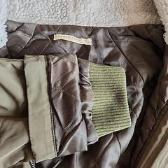 フード付きジャンパーの画像