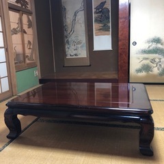 木製テーブルの画像