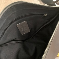 carcru  ボディバッグ  三角形 グレーの画像