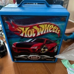 HOT WHEELS