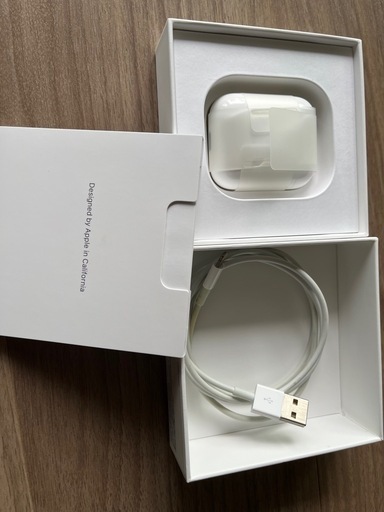 AirPods 2 (エアポッツ第2世代 - MRXJ2JA) with Wireless Charging Case (ワイヤレス充電)