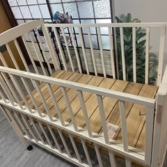 ベビーベッド 白 マット付きの画像