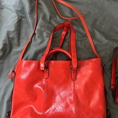 【引渡決まりました】A4サイズOK 　合成皮革朱色3wayかばん の画像