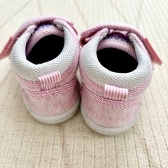 スニーカー　ピンクの画像